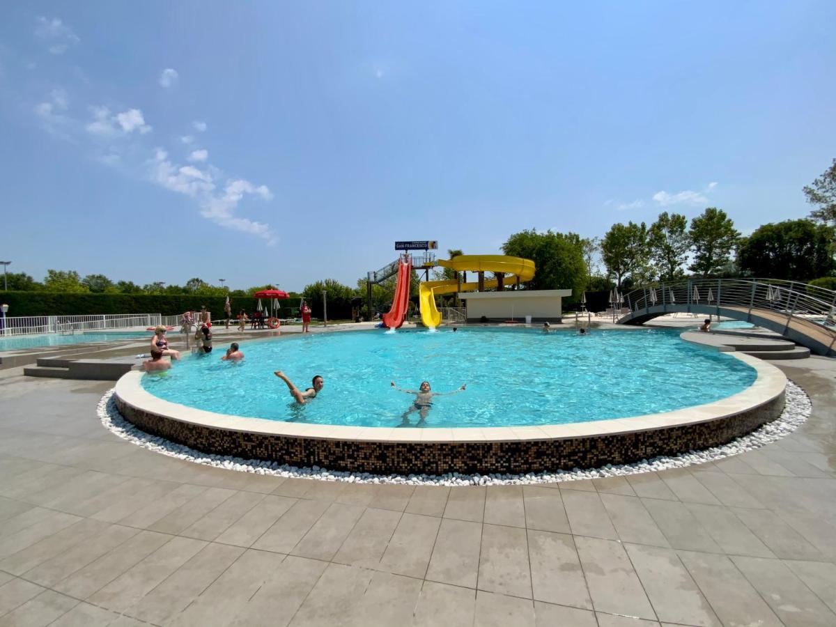 Volare Camp In Villaggio San Francesco Duna Verde Exteriör bild