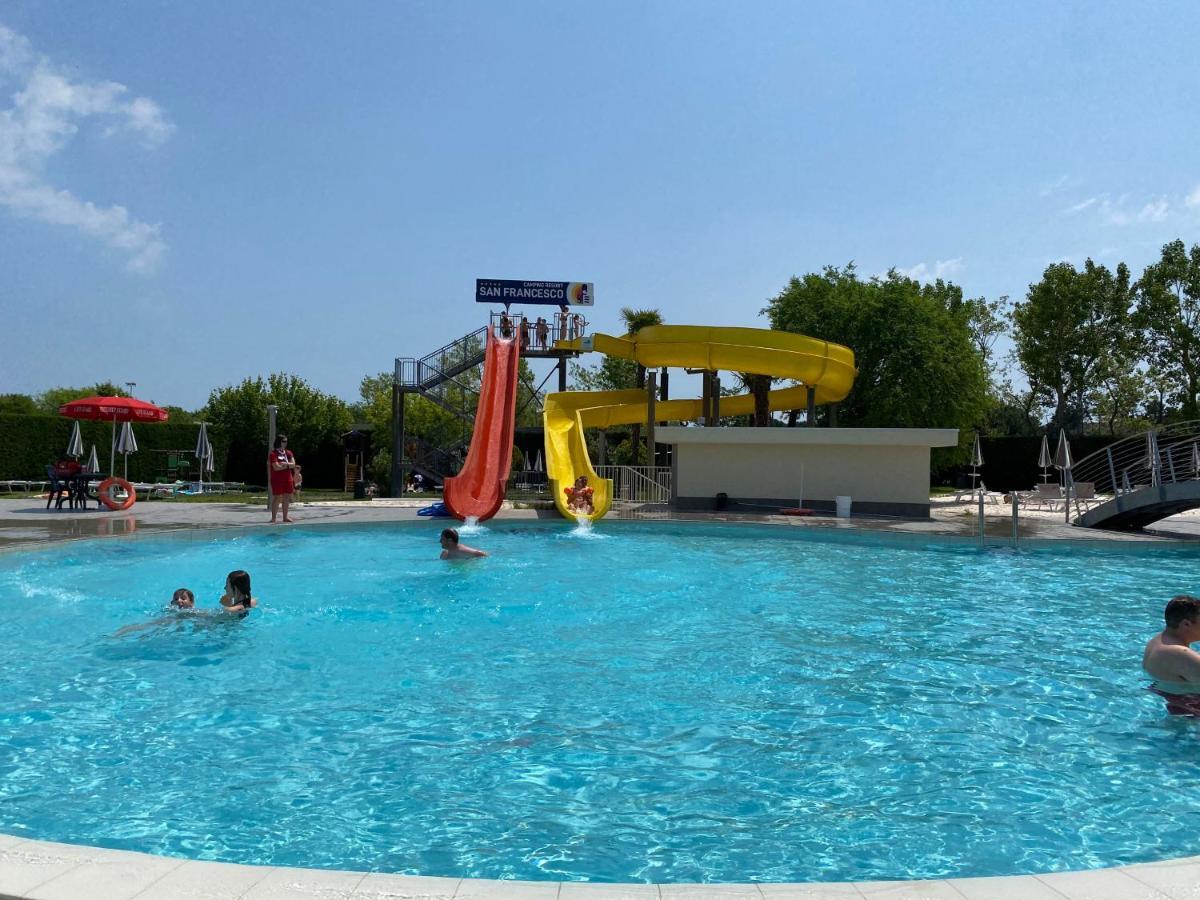 Volare Camp In Villaggio San Francesco Duna Verde Exteriör bild